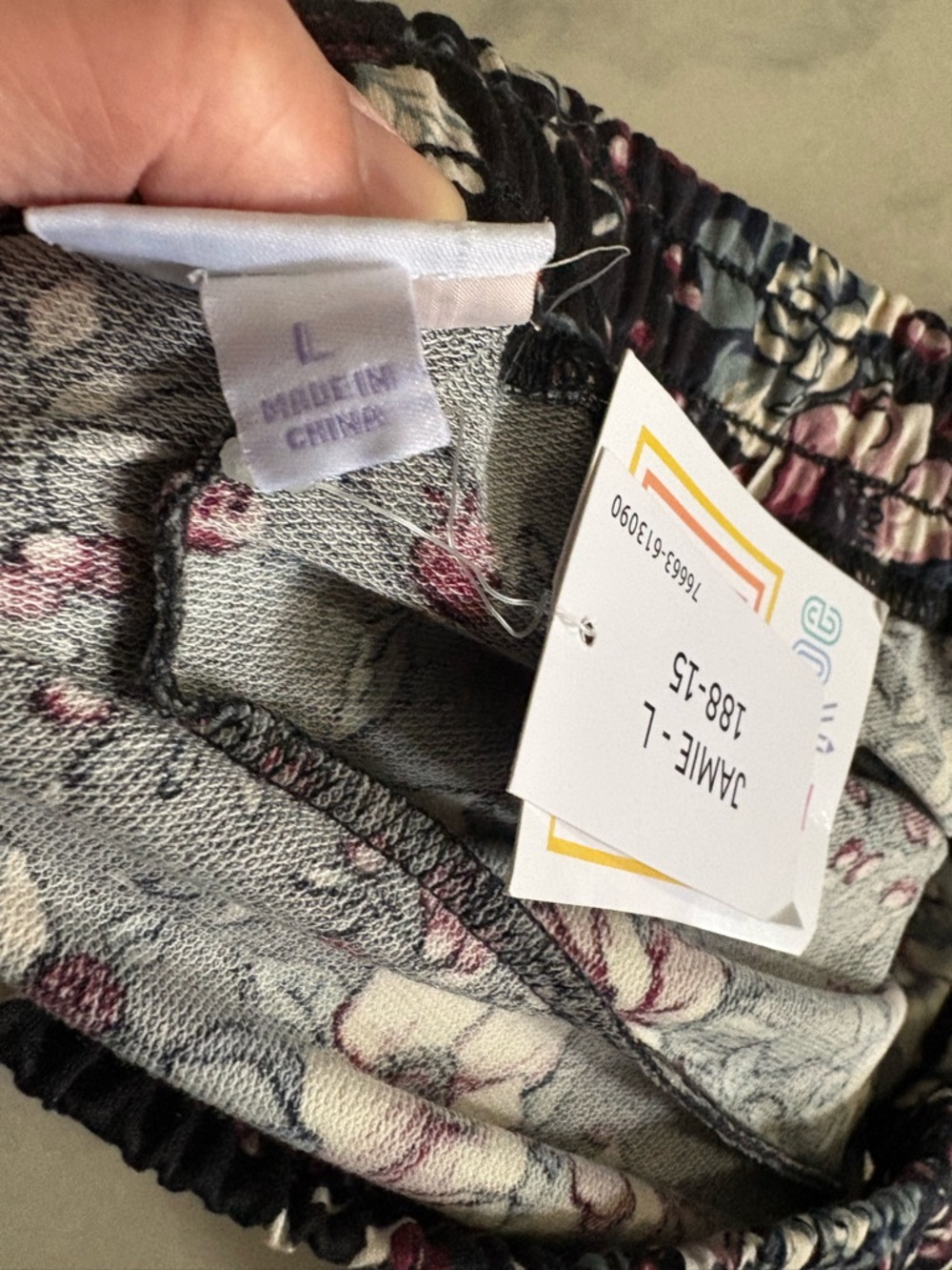 Lularoe Jamie Terry shorts new with tag large. Has pockets - Picture 3 of 5
